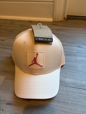 Nike Air Jordan trucker hat new with tags size L/XL blush and cream pink